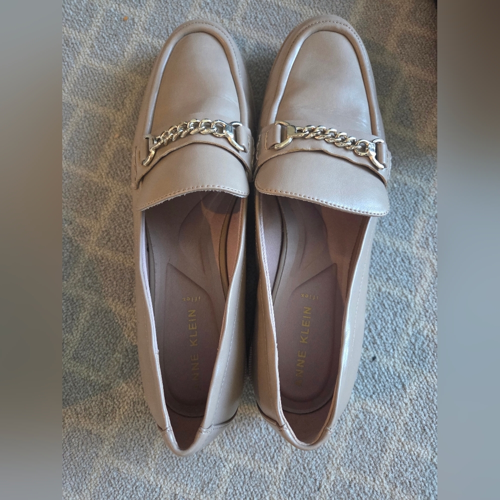 Anne Klein Beige Loafers with Gold Chain